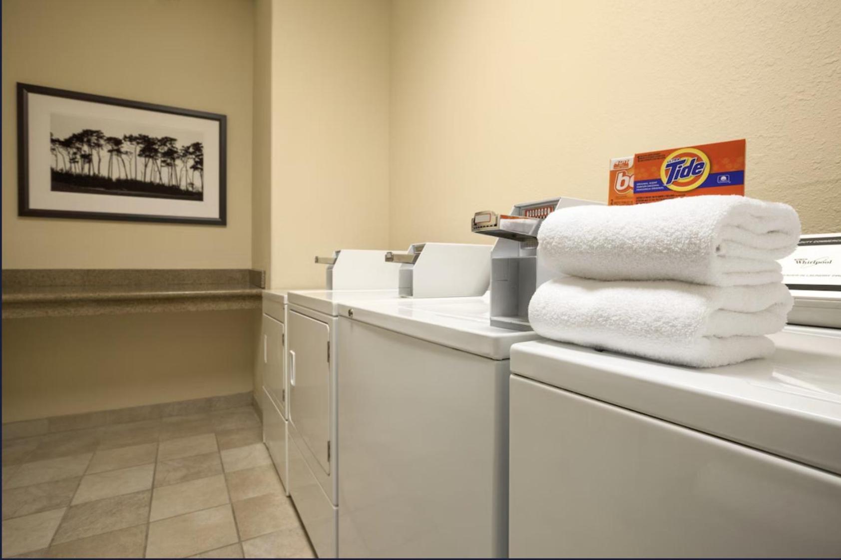 Harmony Inn & Suites Fort Dodge Luaran gambar